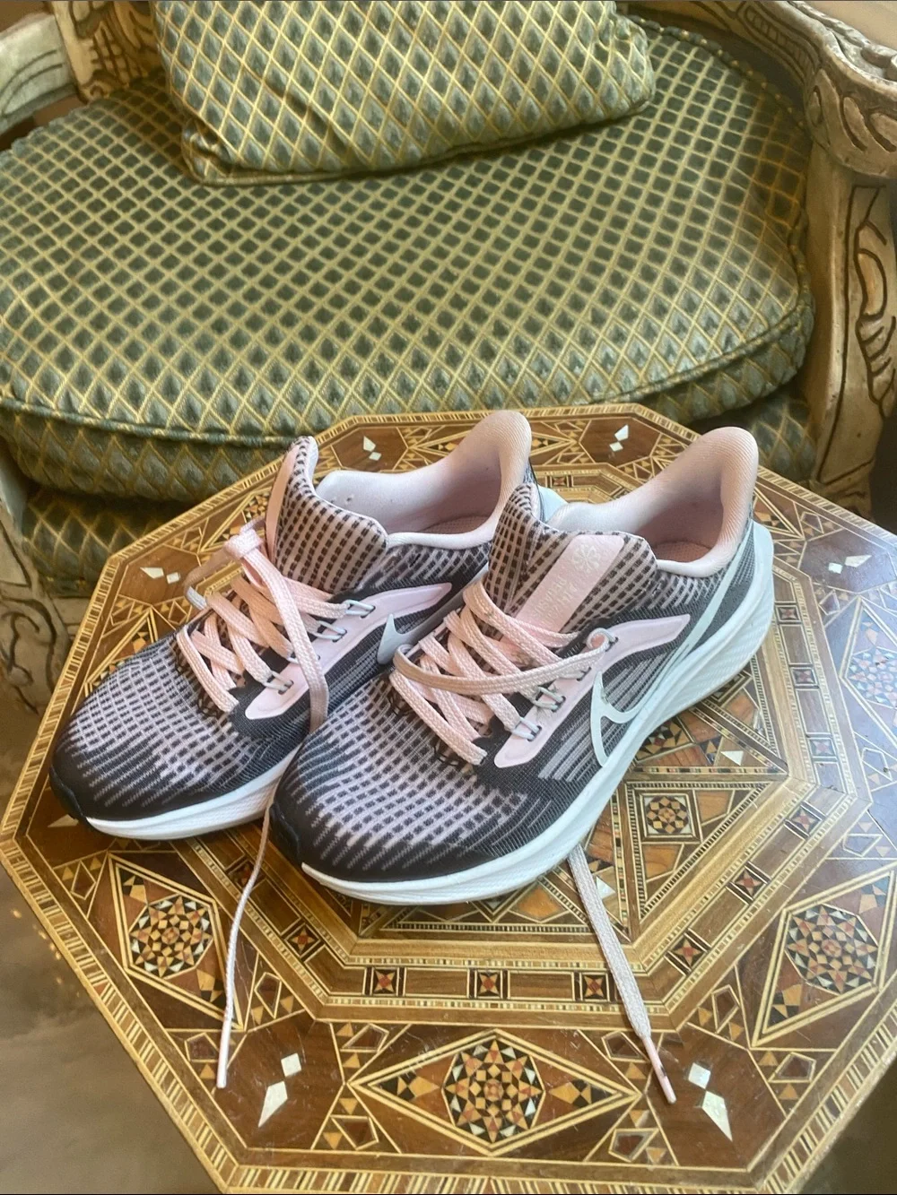 Nike Kids Sneakers in Black and Light Pink